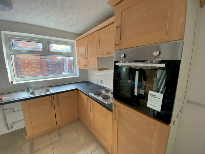2 Bedroom Terraced House To Rent In Poplar Grove, Lorraine Street, HU8
