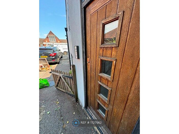 1 Bedroom Flat To Rent In Stanstead Road, Hoddesdon, EN11