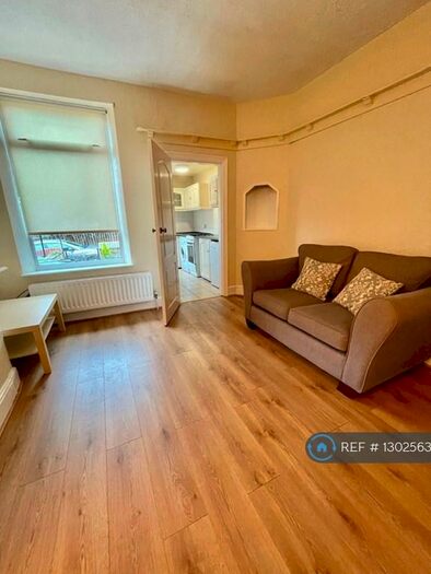 1 Bedroom Flat To Rent In Landseer Terrace, Leeds, LS13