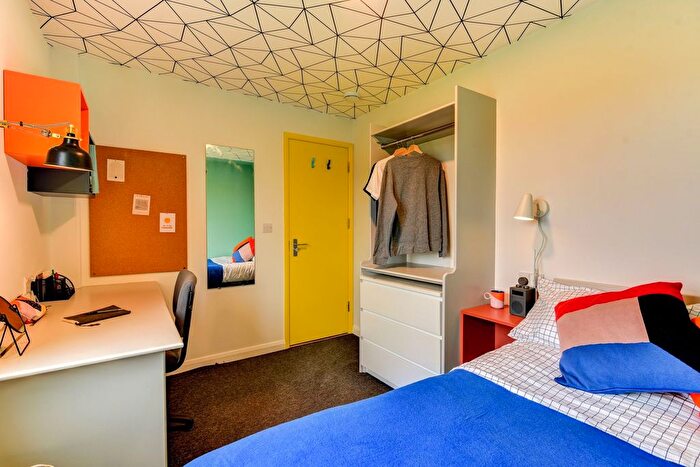 6 Bedroom Semi-Detached House To Rent In Freeview Road, Bath, BA2