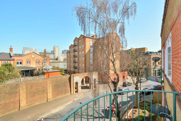 4 Bedroom Maisonette To Rent In Rotherhithe Street, Canada Water, SE16