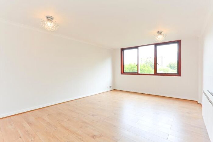 2 Bedroom Flat To Rent In Hungerford House, Napier Place, London, W14