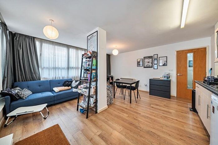1 Bedroom Flat For Sale In Courtenay House, Lambeth, London, SW2