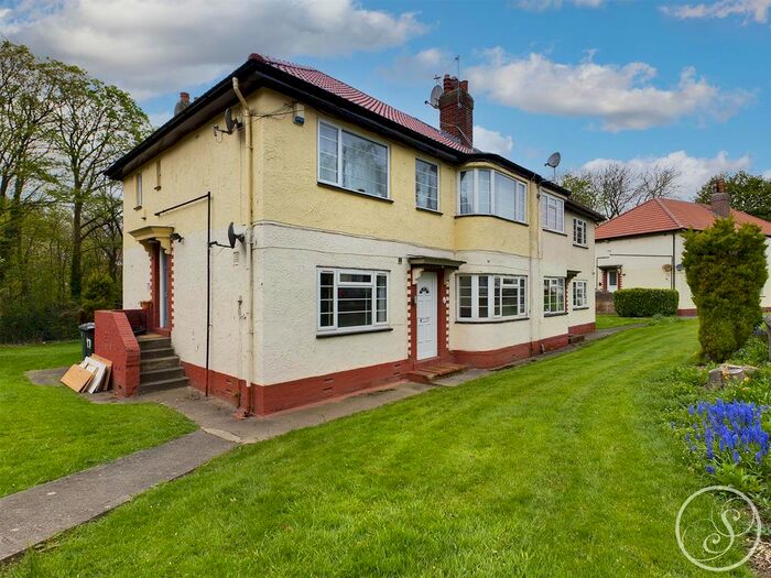 2 Bedroom Maisonette To Rent In Sandringham Drive, Moortown, Leeds, LS17