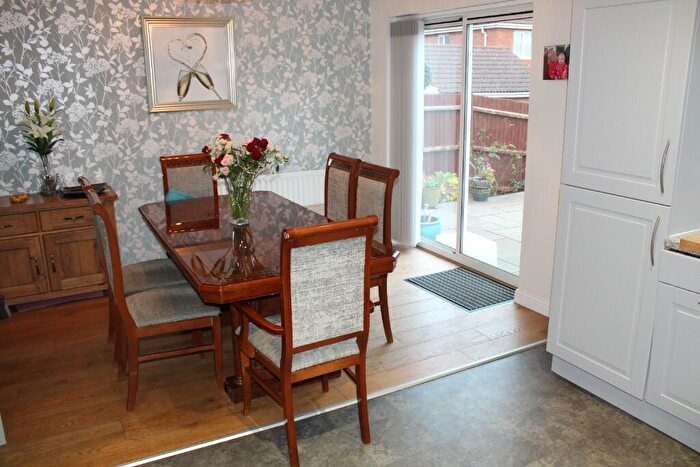 4 Bedroom Detached House For Sale In Cheshire Rise, Milton Keynes, Buckinghamshire, MK3