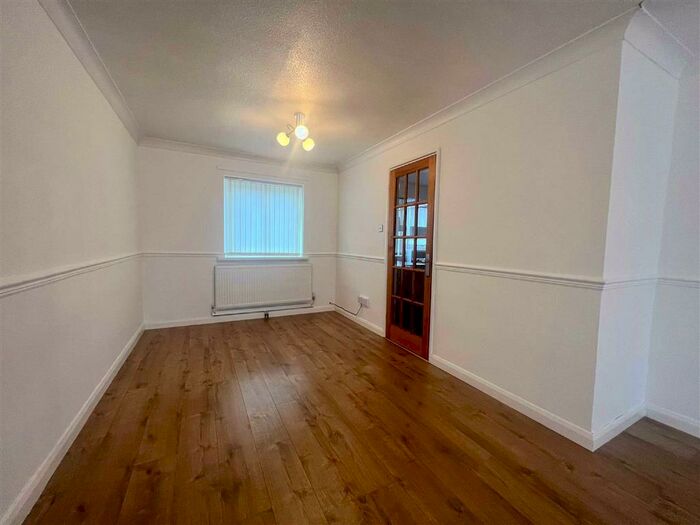 3 Bedroom Terraced House To Rent In Hayfield Close, Staveley