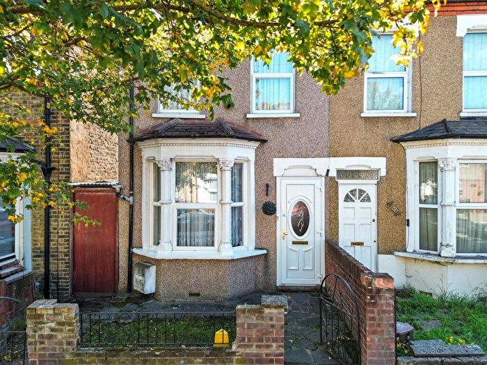 3 Bedroom End Of Terrace House For Sale In Elmhurst Road, Enfield, EN3