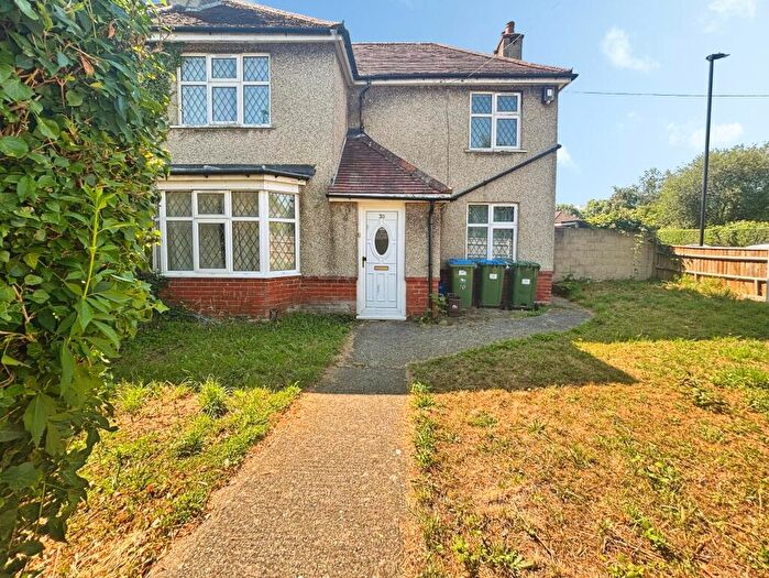 5 Bedroom End Of Terrace House For Sale In Honeysuckle Road, Southampton, SO16