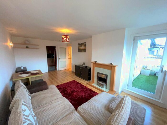 2 Bedroom Flat To Rent In Dykehead Place, Dundee, DD4