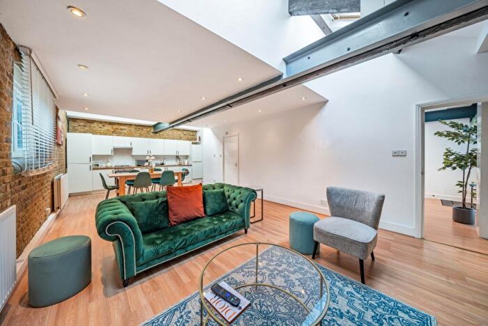 3 Bedroom Flat To Rent In Hopewell Street, Camberwell, London, SE5