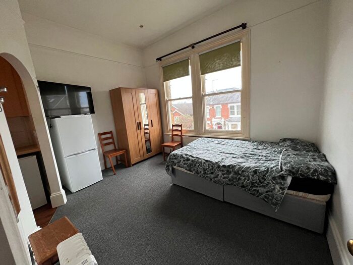 Studio To Rent In Woodville Road, Barnet, EN5