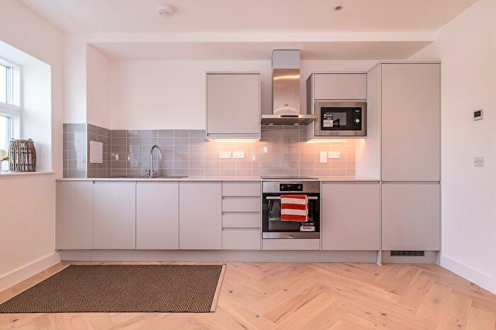 2 Bedroom Flat For Sale In Northcote Road, London, SW11