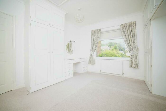 2 Bedroom Semi-Detached Bungalow For Sale In Haydon Close, Willerby, Hull, HU10