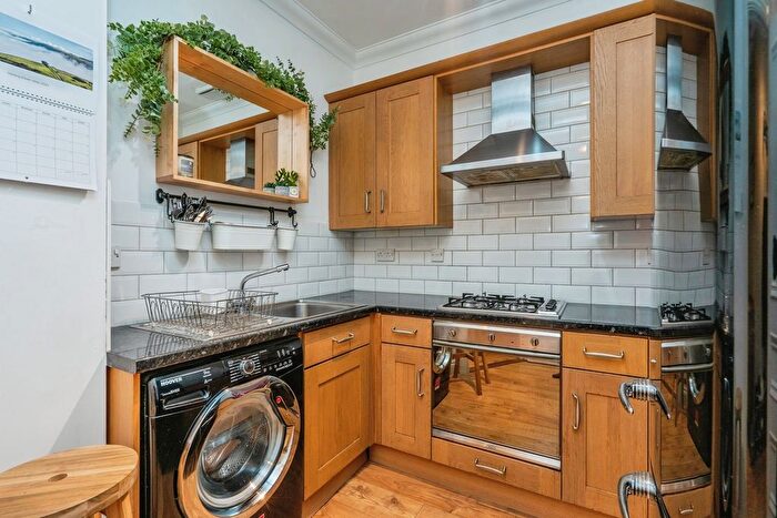 2 Bedroom Flat For Sale In Lord Montgomery Way, Portsmouth, Hampshire, PO1