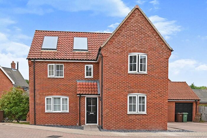 4 Bedroom Detached House For Sale In Simpson Way, Wymondham, Norfolk, NR18