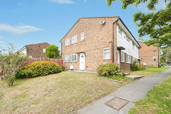 2 Bedroom Maisonette For Sale In Ashen Vale, South Croydon, CR2