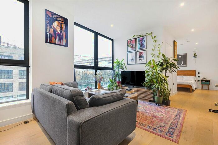 Studio To Rent In Cambridge Heath Road, Cambridge Heath, London, E2