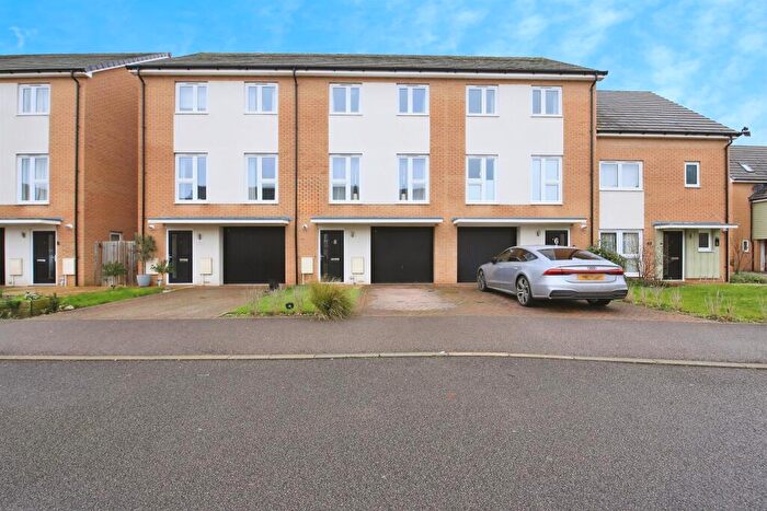 4 Bedroom Terraced House For Sale In Chapman Avenue, Peterborough, PE3