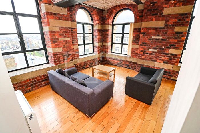 2 Bedroom Flat To Rent In Luxury Silk Warehouse Apt, Lister Mills, BD9