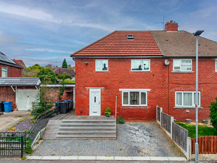 3 Bedroom Semi-Detached House For Sale In Underhill, Worsbrough, S70