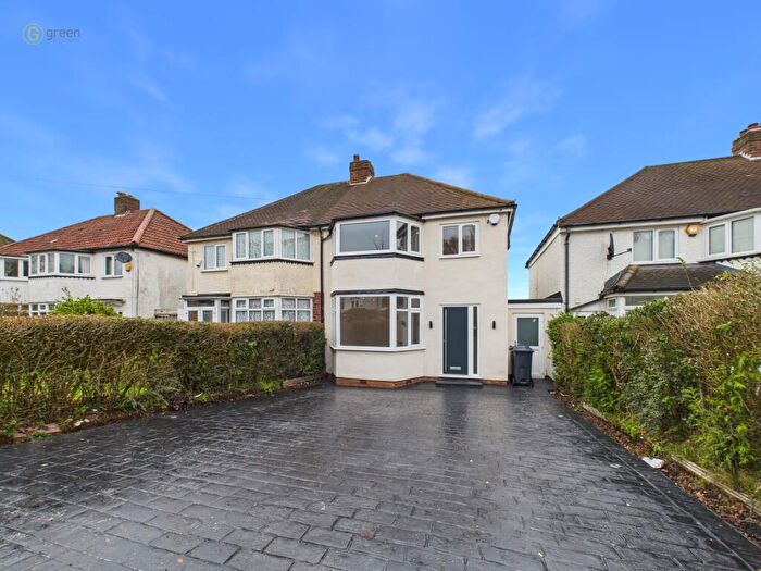 3 Bedroom Semi-Detached House For Sale In White Farm Road, Four Oaks, Sutton Coldfield, B74