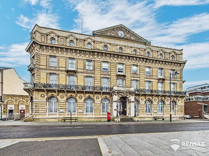 1 Bedroom Flat For Sale In Quayside Court, The Quay, Harwich, CO12