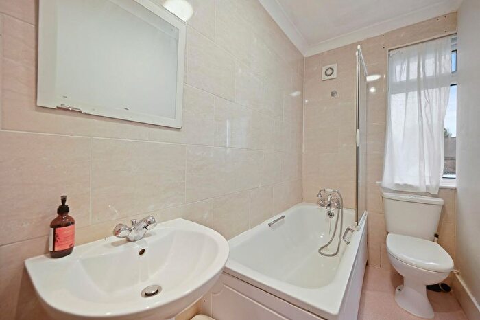 1 Bedroom Flat To Rent In Grange Park, London, W5