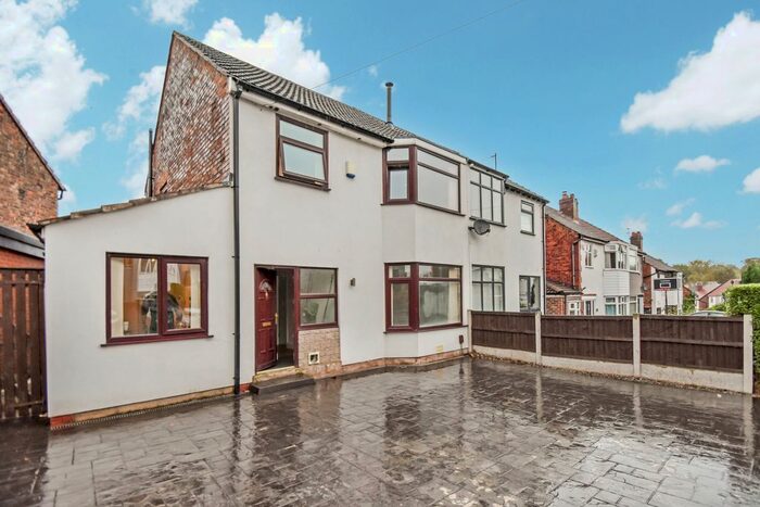 3 Bedroom Semi-Detached House To Rent In Duckworth Road, Prestwich, Manchester, M25