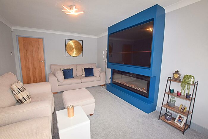 2 Bedroom Detached Bungalow For Sale In Chestnut Road, Waltham, DN37