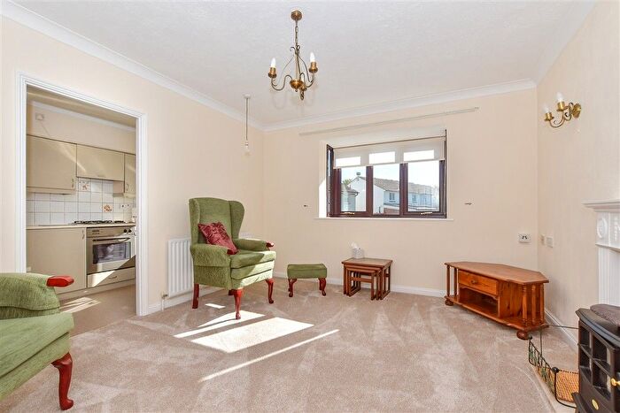 2 Bedroom Flat For Sale In Loudon Way, Godinton Park, Ashford, Kent, TN23