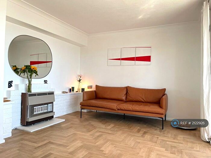 2 Bedroom Flat To Rent In Meadowsweet, Brighton, BN2