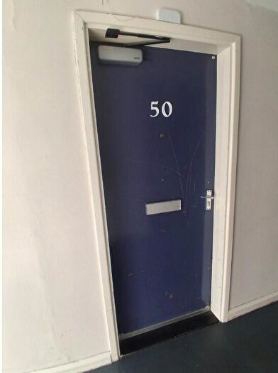 2 Bedroom Flat To Rent In Crag Road, Shipley, West Yorkshire, BD18