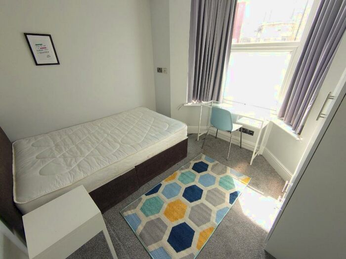 6 Bedroom Terraced House To Rent In Albert Edward Rd, Kensington Fields, L7