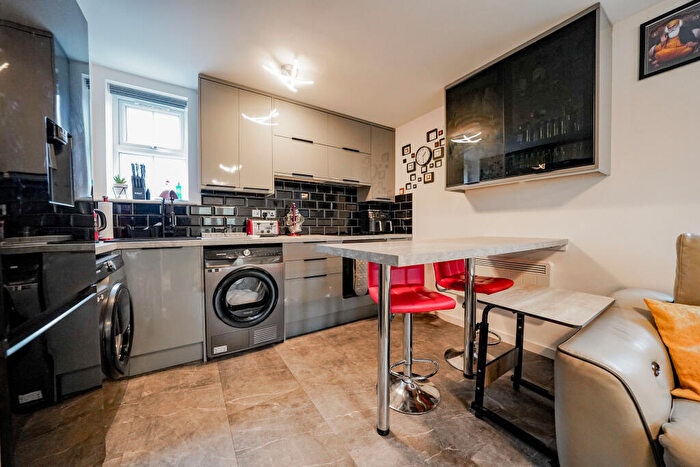 2 Bedroom Apartment For Sale In Brompton Road, Hamilton, Leicester, LE5