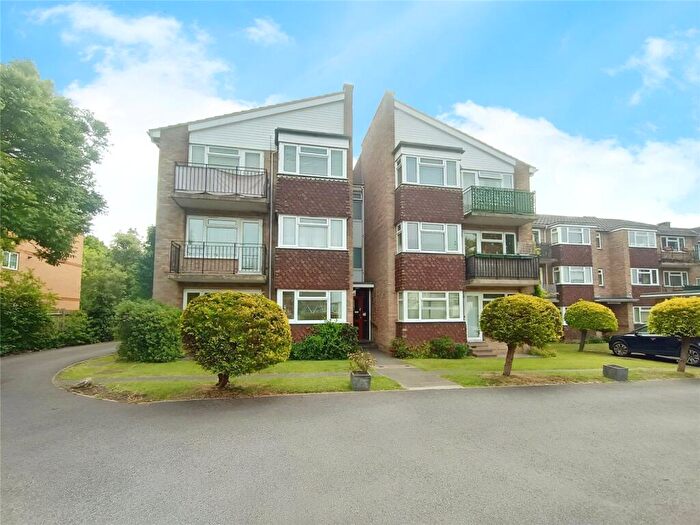 1 Bedroom Flat For Sale In Beechcroft, Galsworthy Road, Kingston Upon Thames, Surrey, KT2