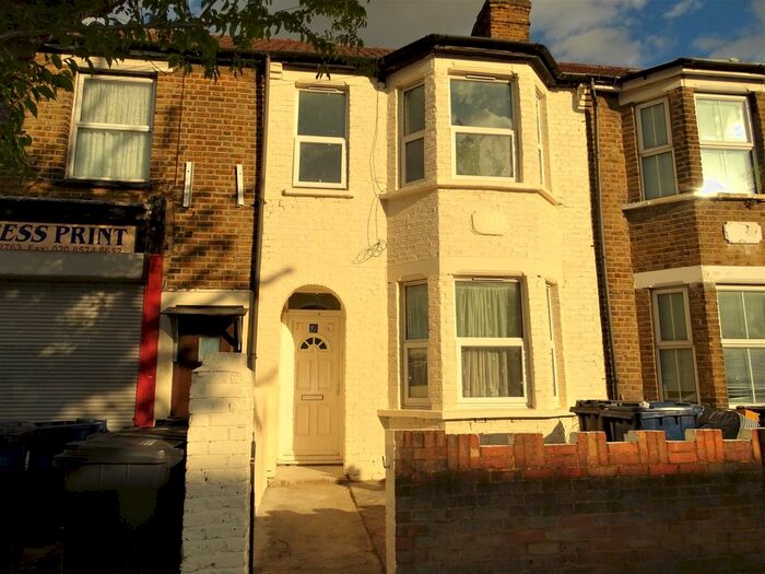 4 Bedroom Terraced House To Rent In Adelaide Road, Southall UB2