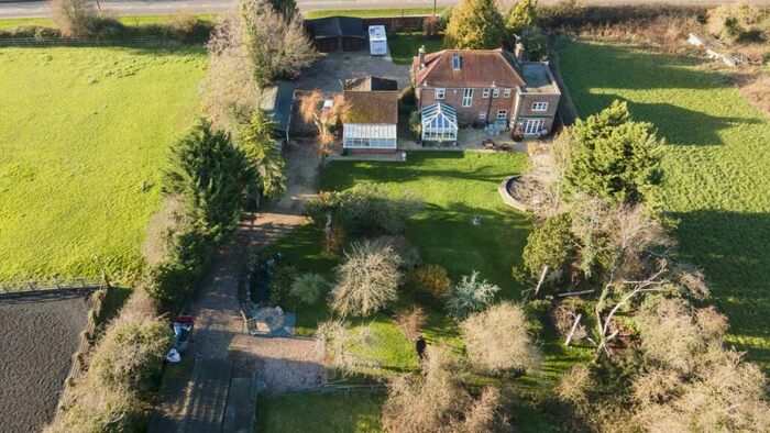 5 Bedroom Country House For Sale In Hardwick - Country House Set In . Acres, HP22