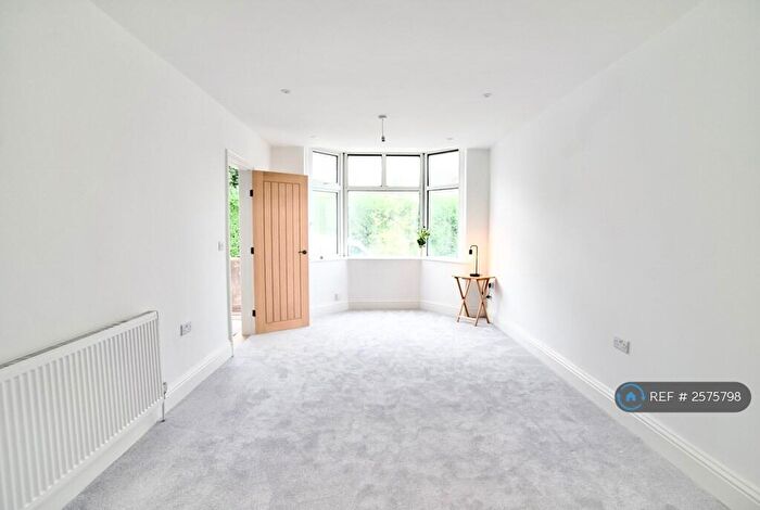 4 Bedroom Detached House To Rent In Thorneywood Mount, Nottingham, NG3