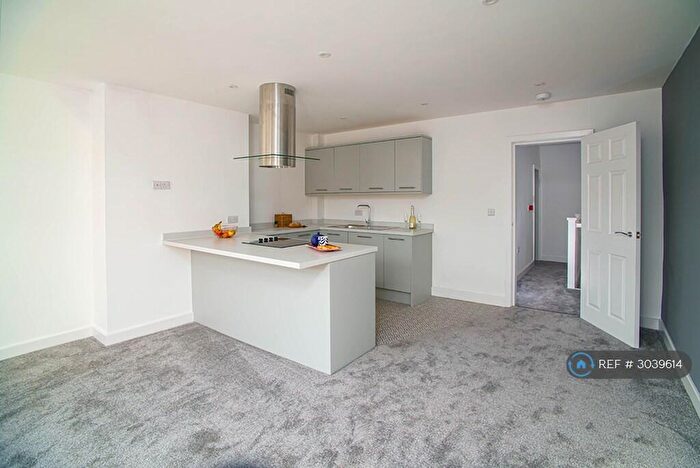 2 Bedroom Flat To Rent In Parrin Lane, Eccles, Manchester, M30