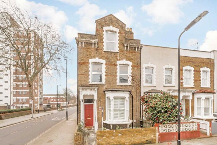 2 Bedroom Flat For Sale In Sydner Road, Stoke Newington, N16