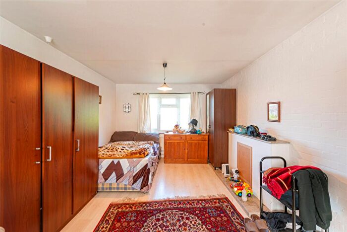 1 Bedroom Apartment For Sale In Long Lane, Finchley, London, N3