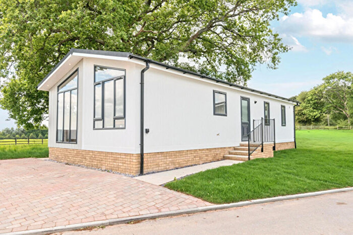 2 Bedroom Park Home For Sale In Bere Regis, Dorset, BH20