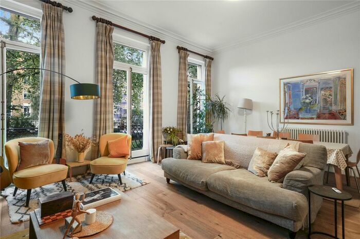 3 Bedroom Flat To Rent In Montagu Square, Marylebone Village, London, W1H
