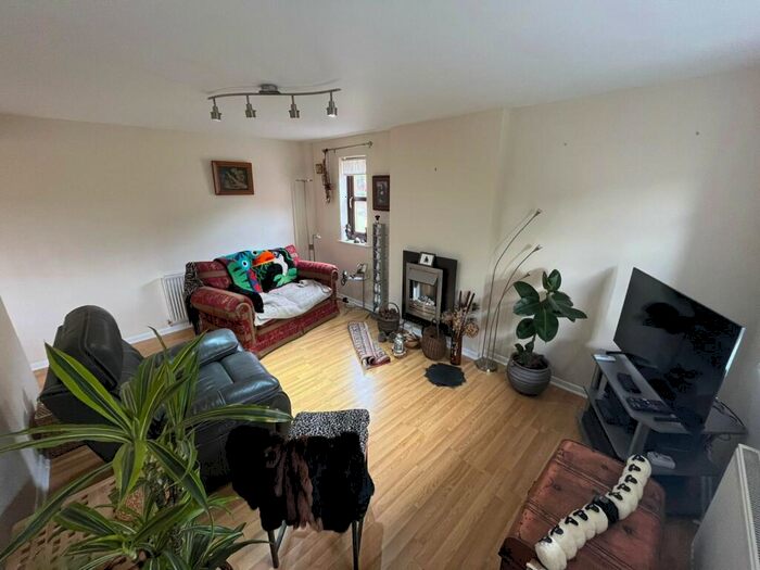 2 Bedroom Semi-Detached House To Rent In Marine Wharf, Hull, East Riding Of Yorkshire, HU1