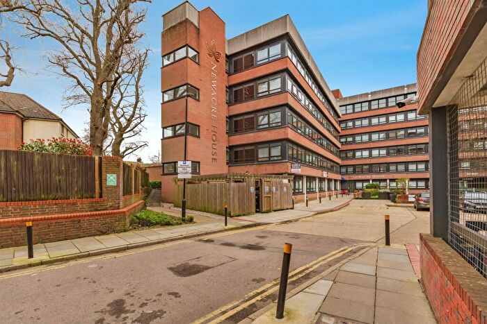 1 Bedroom Flat For Sale In Wood Street, East Grinstead, RH19