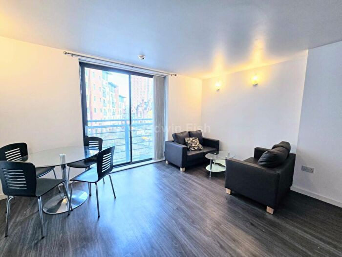 2 Bedroom Apartment To Rent In City Point, Chapel Street, Manchester, M3