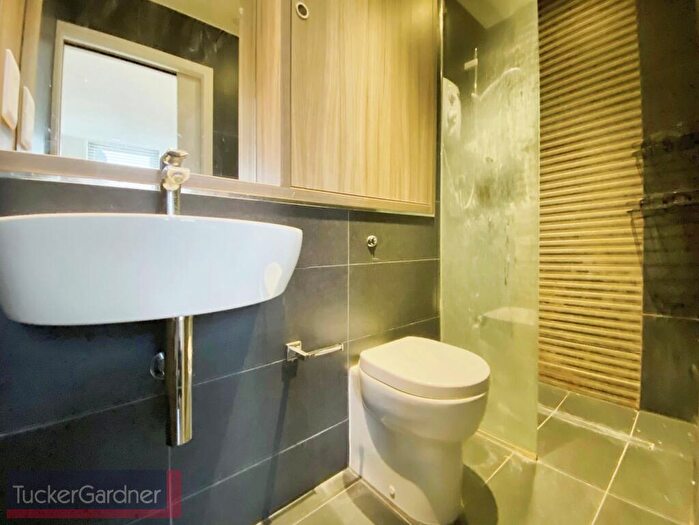 Flat To Rent In Humberstone Road, Cambridge, CB4