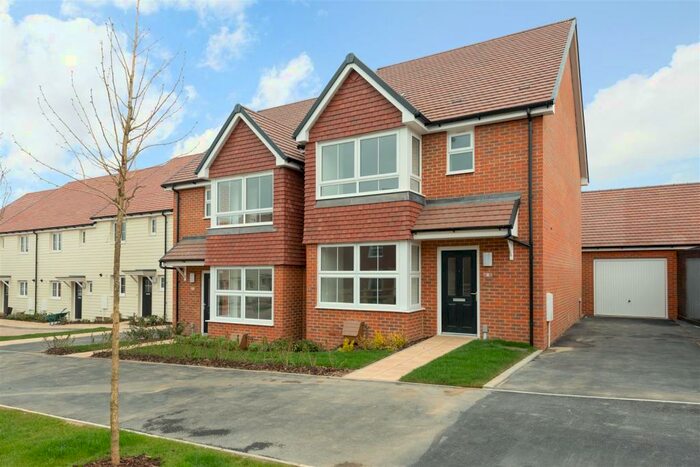 3 Bedroom Semi-Detached House To Rent In Elgar Avenue, Whitstable, CT5