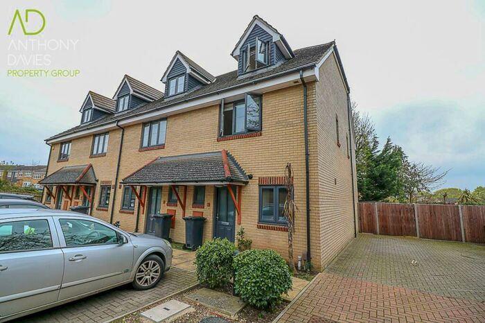 3 Bedroom End Of Terrace House To Rent In De Burgh Close, Broxbourne, EN10