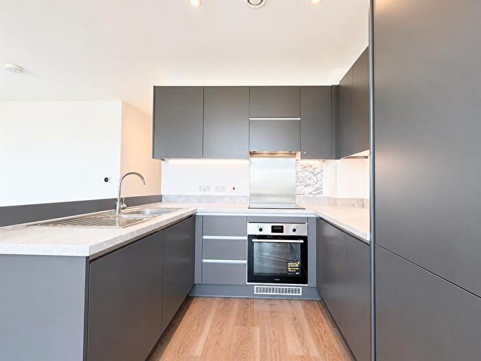 1 Bedroom Flat To Rent In New Road, Feltham, TW14